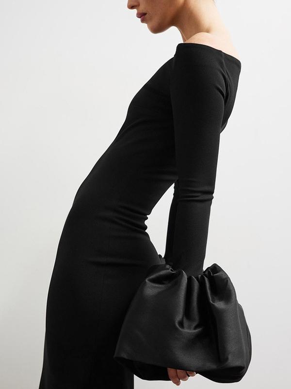 Vestido justo de manga comprida com mangas bufantes e decote de um ombro