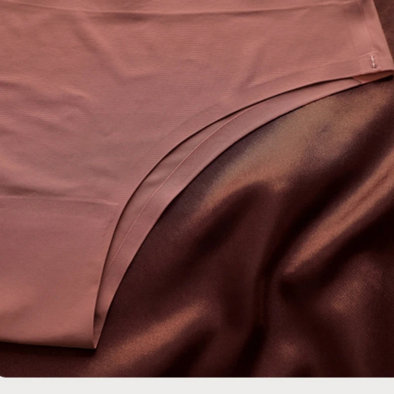 4-Pack Seamless Ice-Silk Low-Rise Women’s Thongs – Silky, Breathable Fabric